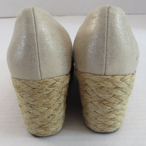 Chaps Metallic Gold Peep Toe Slip On Wedge Espadrilles Dakoda Sandals Size 6B - Picture 5 of 10